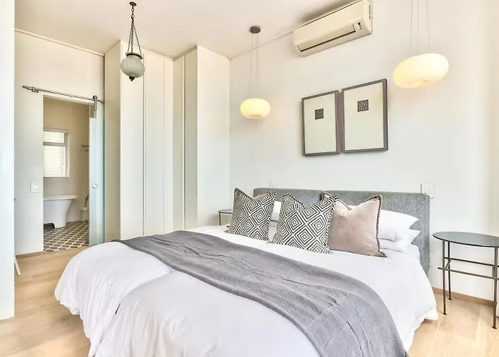 Charming Clifton Apartment - Number 4701