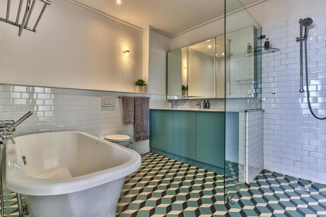Charming Clifton - Number 4701 *